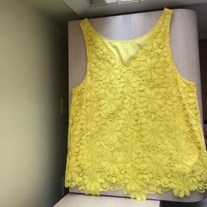 New BB Dakota Yellow Floral Lace Sleeveless Top in Size XS